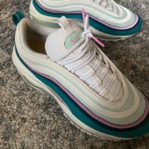 Size 7.5 women’s Nike AirMax